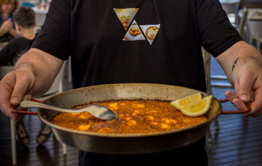 Jedlici-na-cestach-scaled-e1759325691631-842x1024